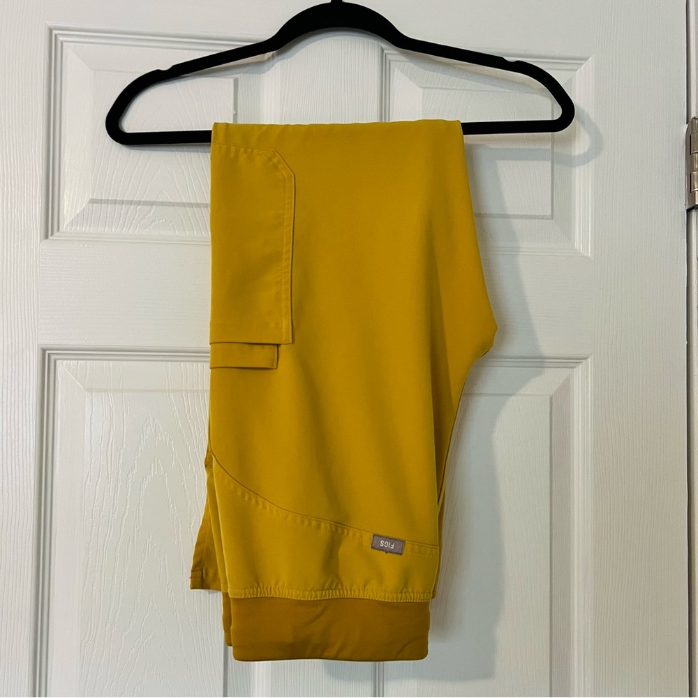 Figs Small Petite Light Gold Kade
Scrub Pants - Picture 2 of 5